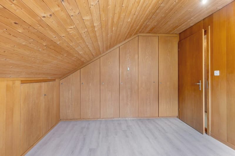 Freistehendes 5.0-Zimmer-Einfamilienhaus mit sanierter Gebäudehülle und Photovoltaikanlage (13)