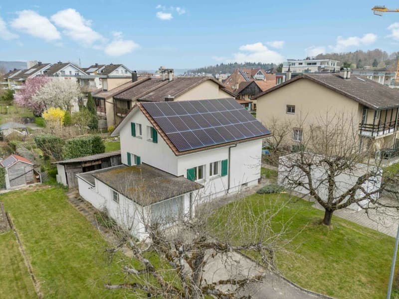 Freistehendes 5.0-Zimmer-Einfamilienhaus mit sanierter Gebäudehülle und Photovoltaikanlage (2)