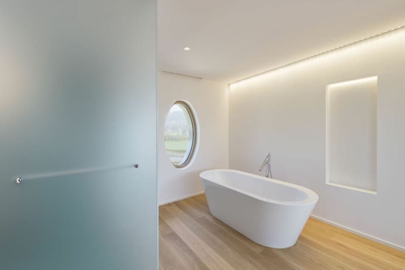 Architektonisches Unikat mit Pool, Liftanlage, vielseitigem Garten und sechs Autoabstellplätzen (9)