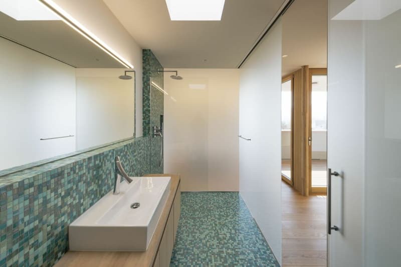 Architektonisches Unikat mit Pool, Liftanlage, vielseitigem Garten und sechs Autoabstellplätzen (11)