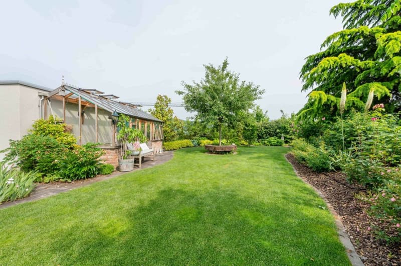 Architektonisches Unikat mit Pool, Liftanlage, vielseitigem Garten und sechs Autoabstellplätzen (15)