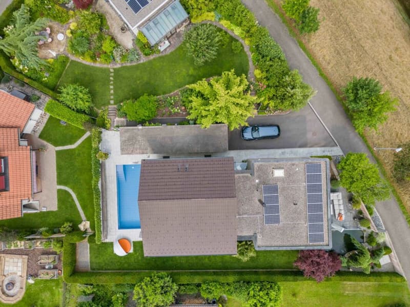 Architekturikone mit Pool- und Liftanlage in idyllischem Winzerdorf mit 237 m2 Wohnfläche (2)