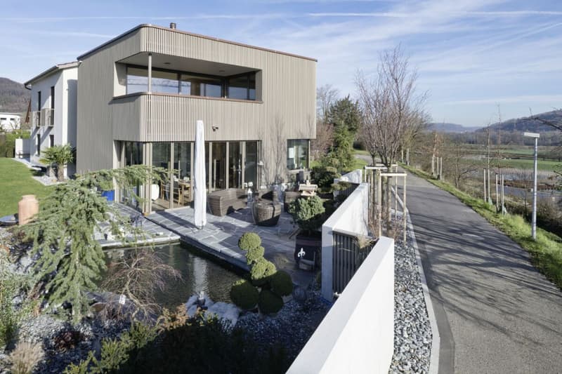 Architekturikone mit Pool- und Liftanlage in idyllischem Winzerdorf mit 237 m2 Wohnfläche (1)