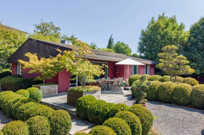 Einfamilienhaus-Bungalow mit exklusiver Gartenanlage und Gewerberaum mit separaten Aussenzugang! (1)