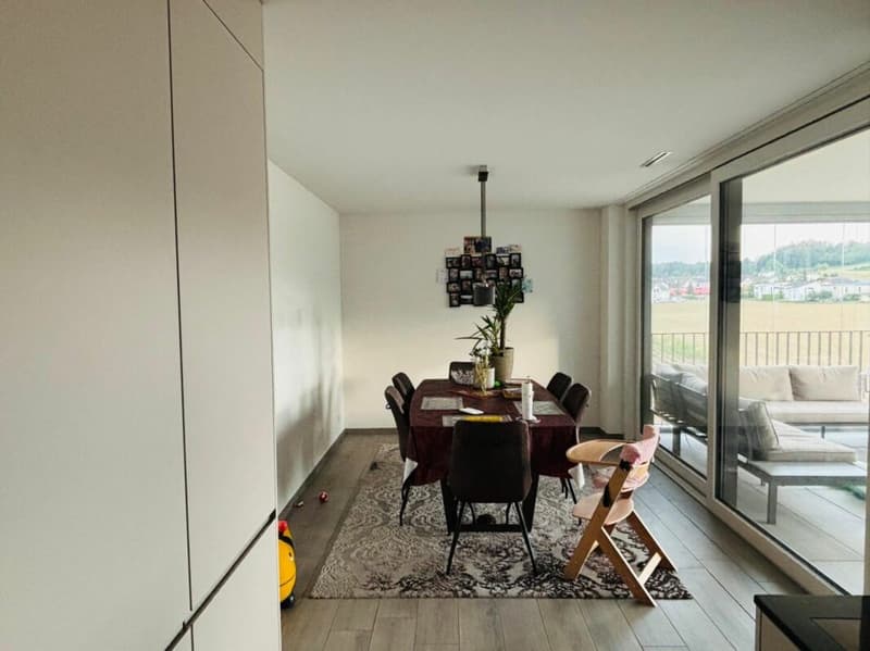 Grosszügige 4.5-Zimmer-Wohnung mit wunderbarem Balkon (3)