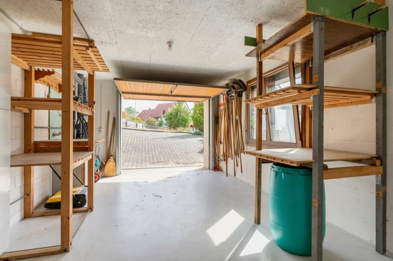 Freistehendes 5.5-Zimmer-Einfamilienhaus mit grossem Garten an privilegierter Wohnlage (16)
