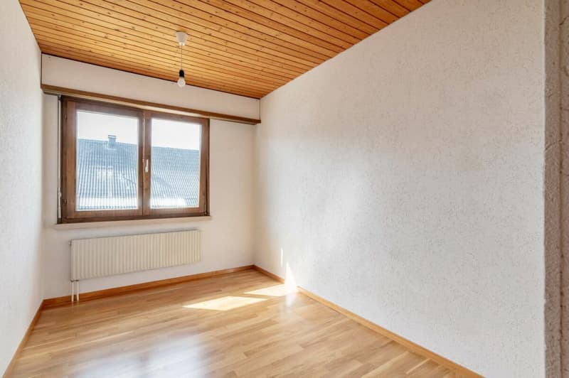 Freistehendes 5.5-Zimmer-Einfamilienhaus mit grossem Garten an privilegierter Wohnlage (7)