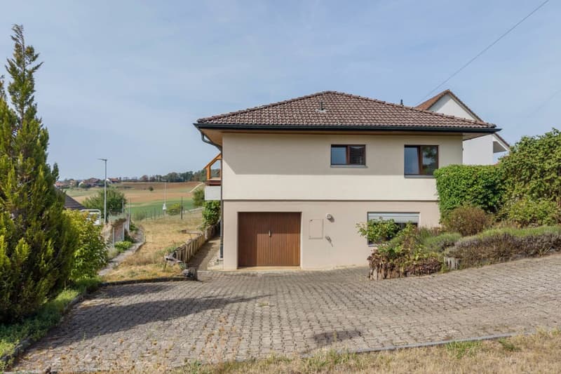 Freistehendes 5.5-Zimmer-Einfamilienhaus mit grossem Garten an privilegierter Wohnlage (18)
