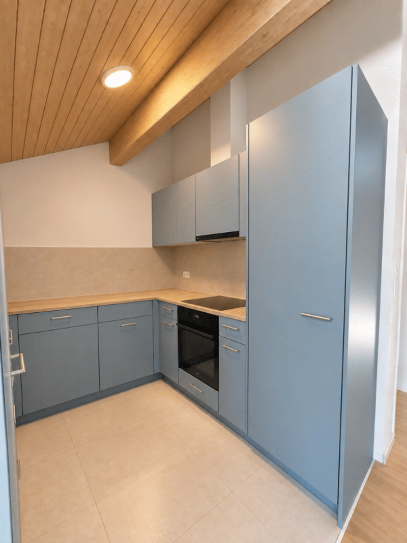 Charmante 3.0-Zimmer-Dachwohnung mit sonnigem Balkon (3)