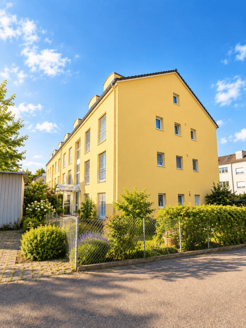 Charmante 3.0-Zimmer-Dachwohnung mit sonnigem Balkon (1)
