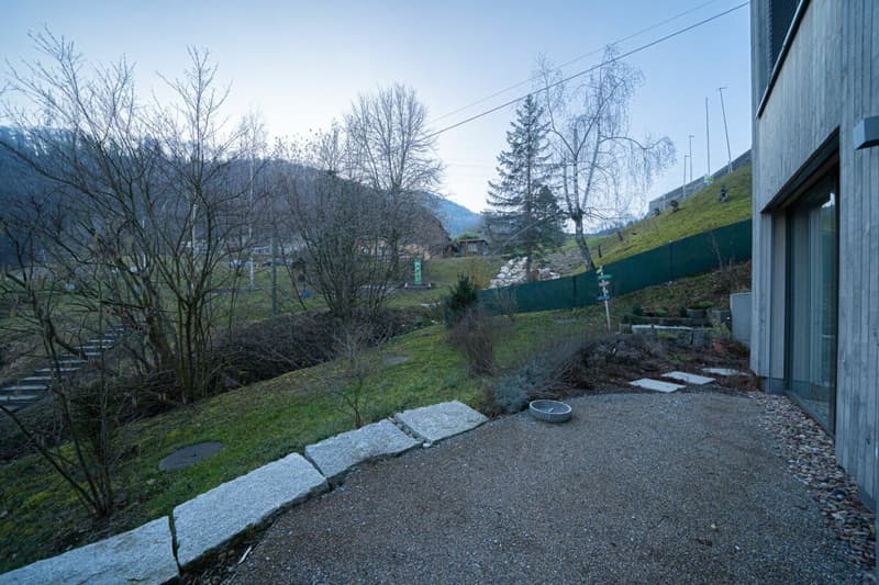 Appartamento di alta qualità di 4,5 locali con posto a sedere all'aperto direttamente sul ruscello (12)