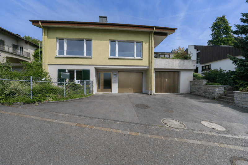 Vivre avec une vue : Charmante maison unifamiliale dans un emplacement surélevé (3)