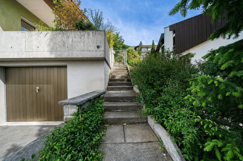Vivre avec une vue : Charmante maison unifamiliale dans un emplacement surélevé (4)