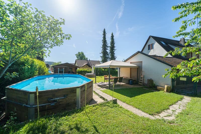 Grosszügiges Zweifamilienhaus mit Gartenparadies und Potenzial (9)