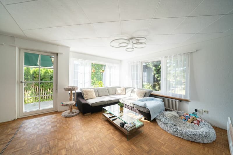 Grosszügiges Zweifamilienhaus mit Gartenparadies und Potenzial (6)