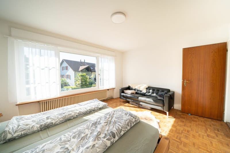 Grosszügiges Zweifamilienhaus mit Gartenparadies und Potenzial (7)