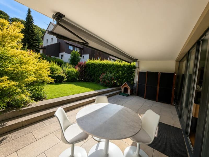 Appartement avec jardin et place assise (1)