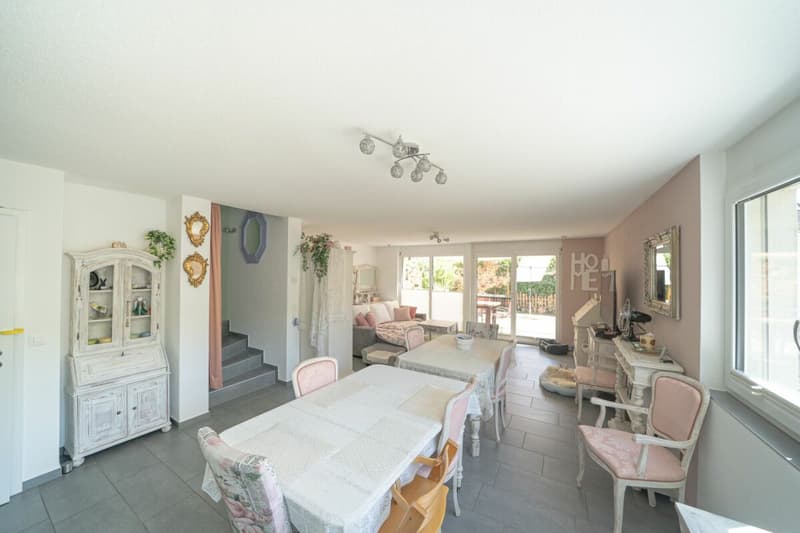 Modernes Reiheneinfamilienhaus mit Garten (4)
