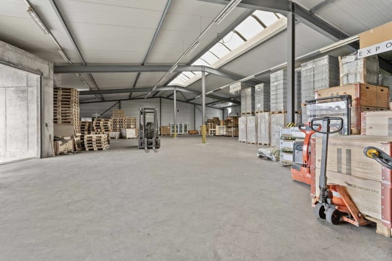 Propriété commerciale avec potentiel (4)