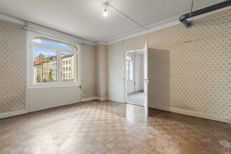 Renovation-requiring multi-family house with various usage possibilities (5)
