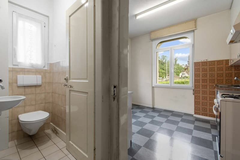 Renovation-requiring multi-family house with various usage possibilities (6)