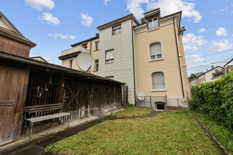 Renovation-requiring multi-family house with various usage possibilities (2)