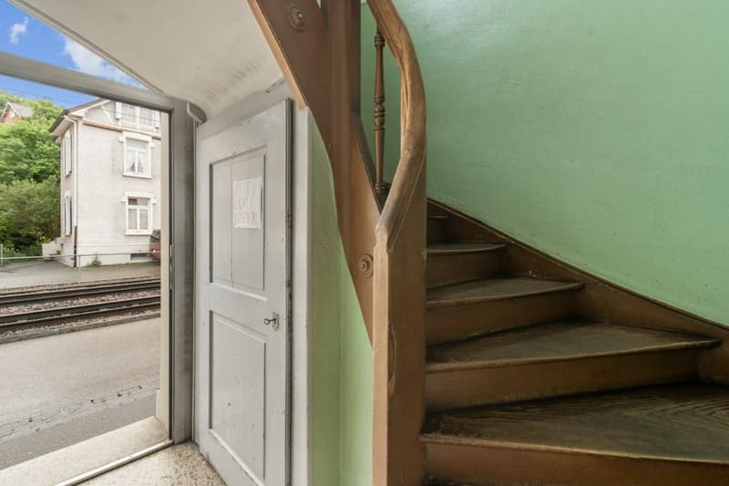 Renovation-requiring multi-family house with various usage possibilities (3)