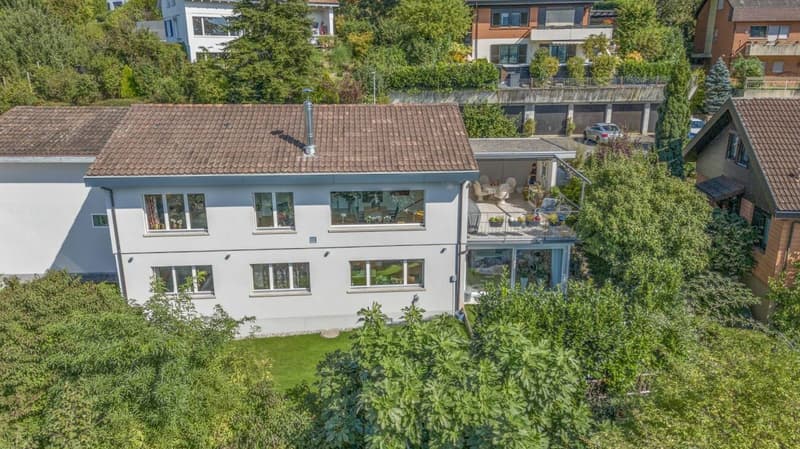 Esclusiva casa unifamiliare in posizione idilliaca ai margini del bosco con collegamento autostradale ideale (2)