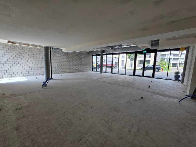 Superbe espace commercial directement à la gare (4)