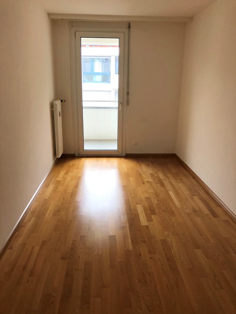 Zimmer mit Zugang zum Balkon
