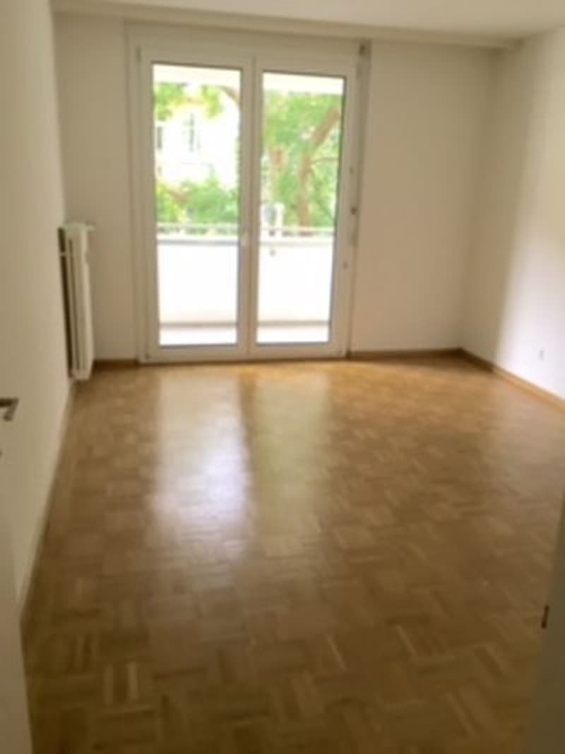 Schlafzimmer mit Zugang zum Balkon