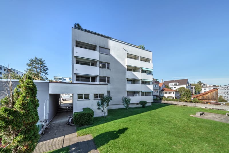 Aussenansicht mit Gemeinschaftsgarten