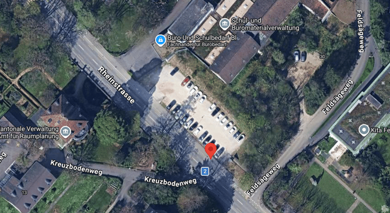 Bild Pool Parkplatz