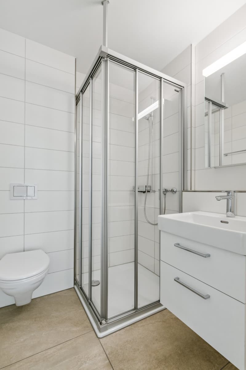 Badezimmer mit Dusche