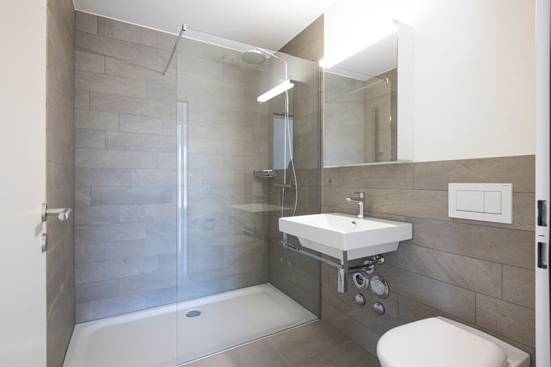 Badezimmer mit Dusche