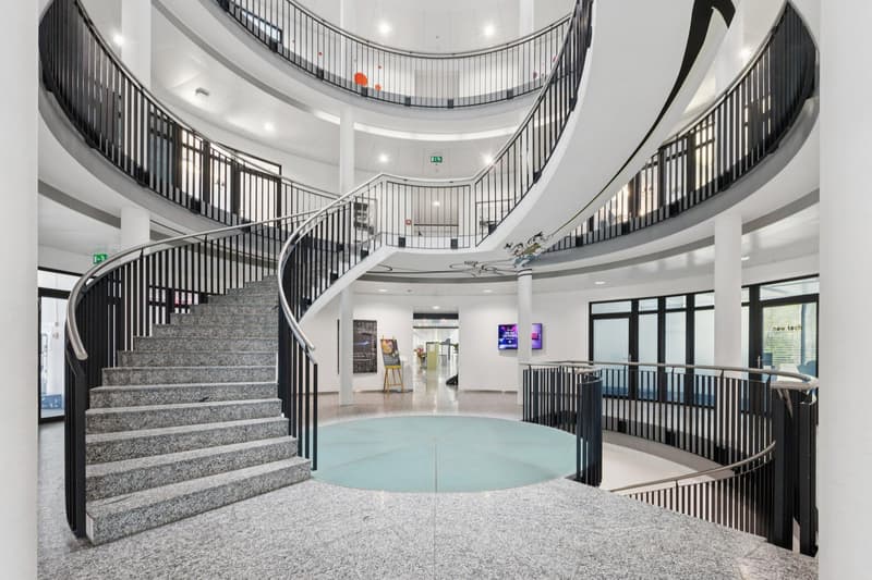 Spazio ufficio moderno in posizione centrale (9)