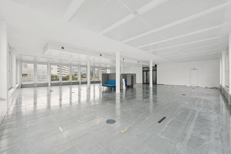 Spazio ufficio moderno in posizione centrale (2)