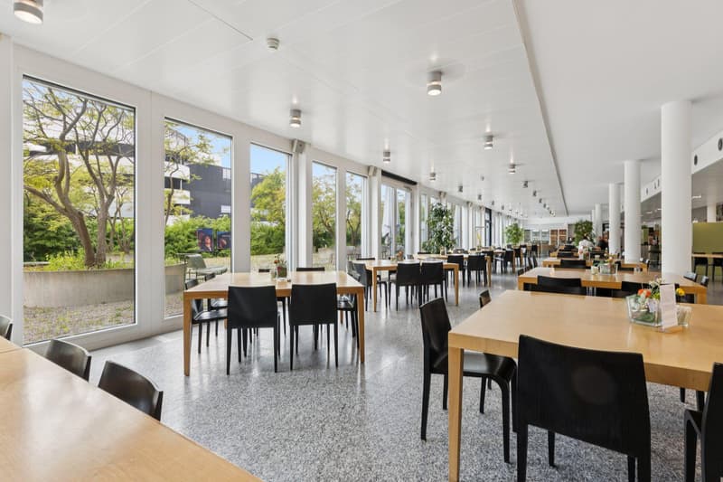 Spazio ufficio moderno in posizione centrale (8)
