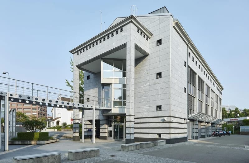 Spazio ufficio luminoso al piano superiore in una posizione centrale - approfitta dell'offerta (4)