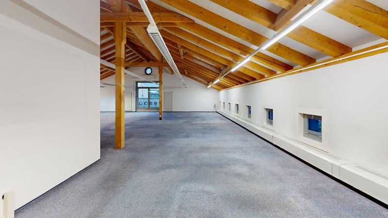 Spazio ufficio luminoso al piano superiore in una posizione centrale - approfitta dell'offerta (6)