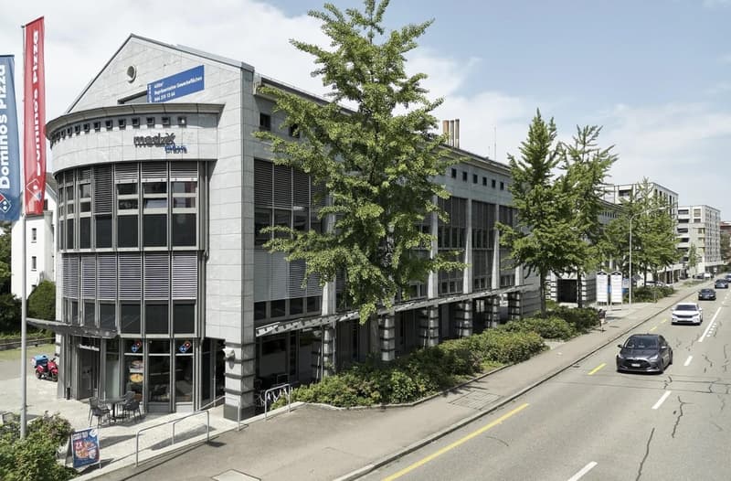 Helle Bürofläche im Dachgeschoss an zentraler Lage - Profitiere vom Angebot (3)