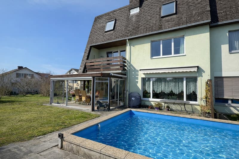Einfamilienhaus-Hälfte mit Gemeinschaftspool (1)