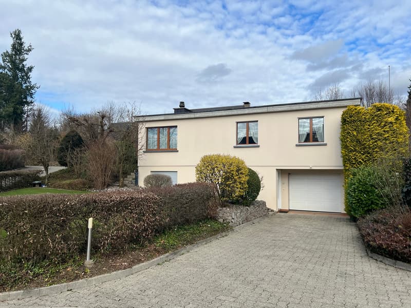 Casa residenziale interessante con piscina e molta privacy (10)