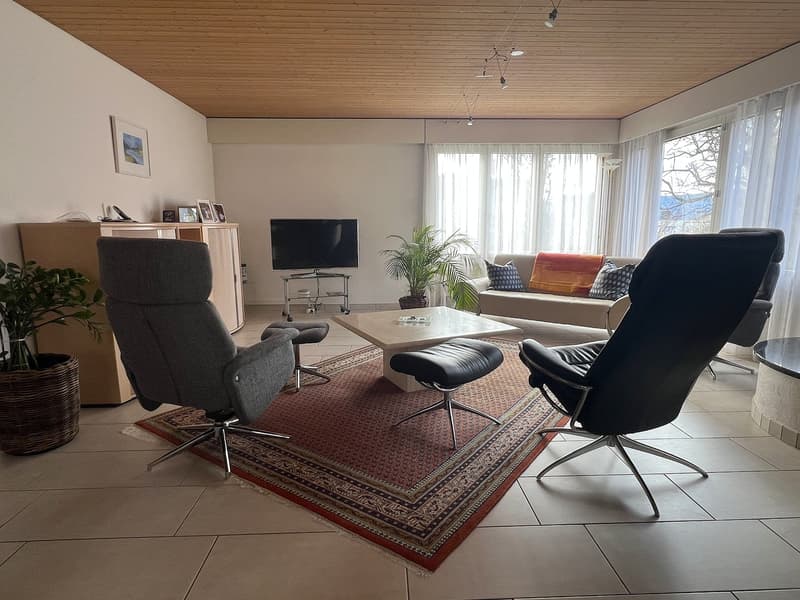 Casa residenziale interessante con piscina e molta privacy (3)