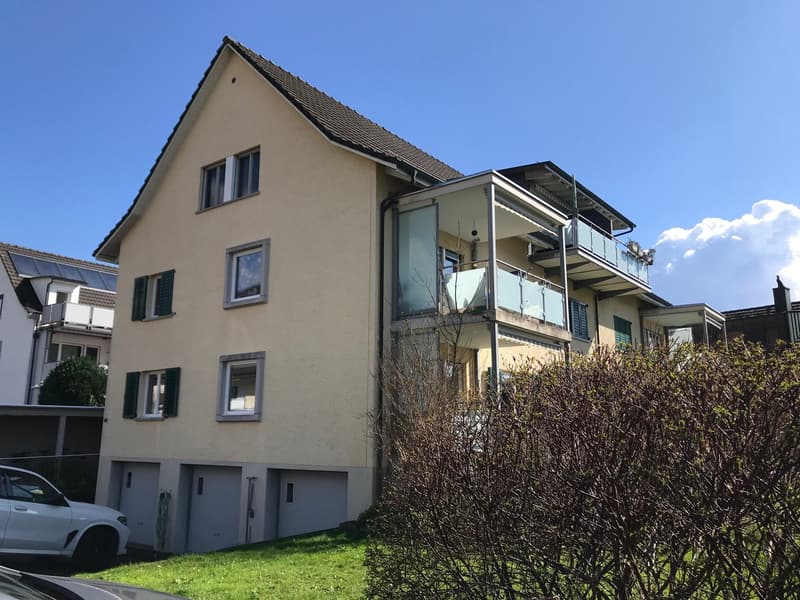 Moderne 3-Zimmer-Dachwohnung mit Balkon in Wettingen (1)