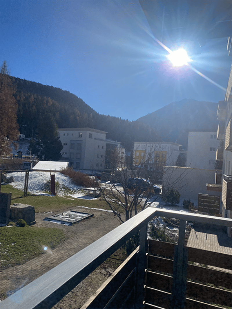 Appartamento moderno 3 1/2 locali a proximità immediata della funivia e delle piste da sci di fondo Bünda (2)