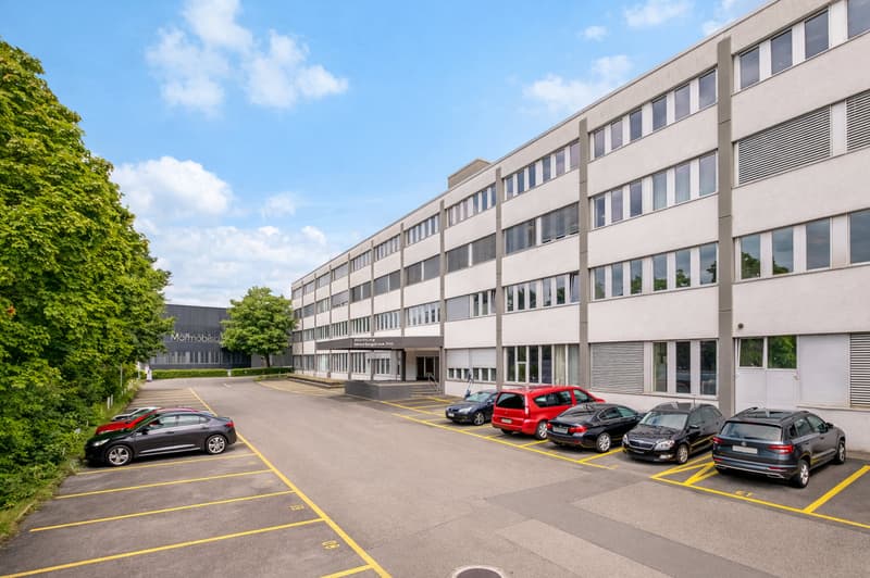 488 m² di spazio commerciale flessibile a Cham (7)