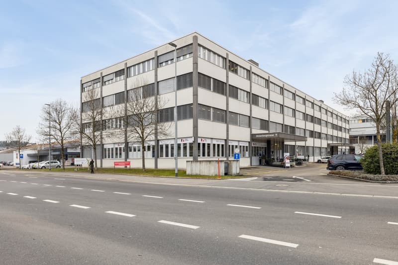 878 m² d'espace de bureau et commercial à Cham, combinable de manière flexible (9)