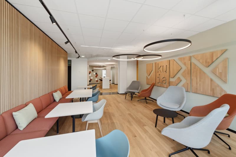 Einladende Gemeinschaftslounge, welche sich direkt neben dem Coffee Corner befindet