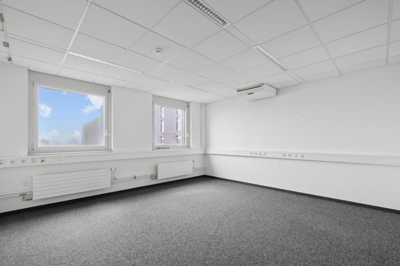 Spazi commerciali con possibilità di utilizzo polivalente - Situati in posizione centrale a Oensingen (2)